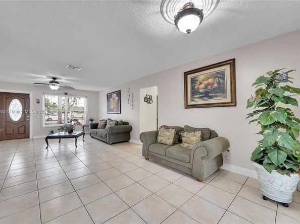 940 N 73rd Way, Hollywood FL 33024