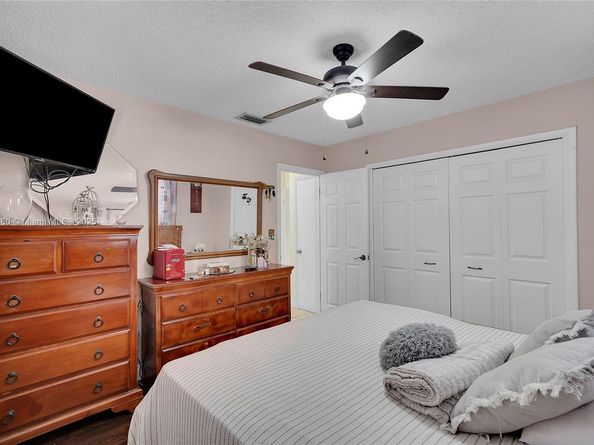 940 N 73rd Way, Hollywood FL 33024