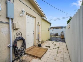 940 N 73rd Way, Hollywood FL 33024