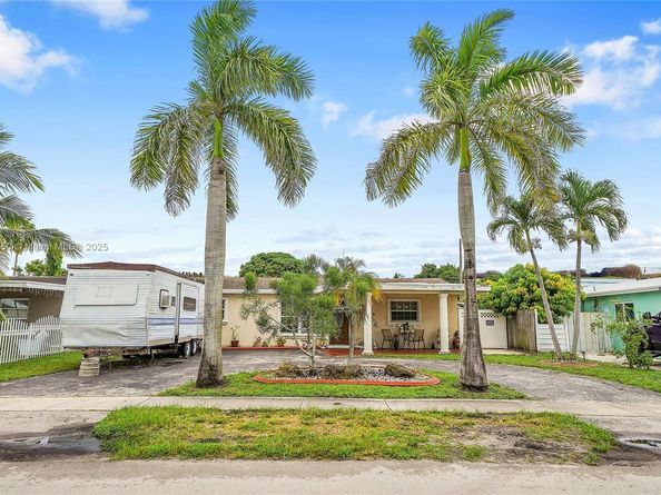 940 N 73rd Way, Hollywood FL 33024
