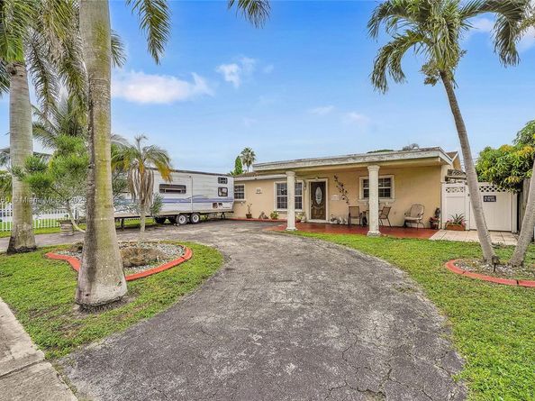 940 N 73rd Way, Hollywood FL 33024