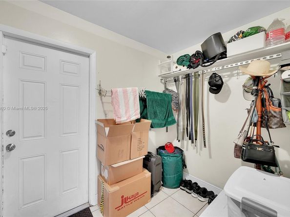 940 N 73rd Way, Hollywood FL 33024