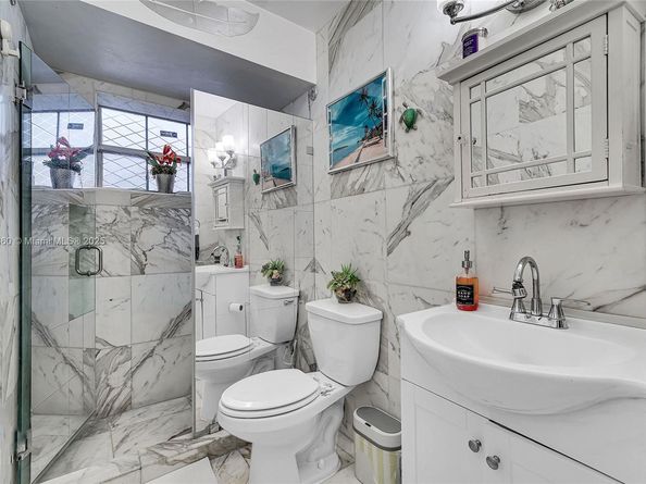 940 N 73rd Way, Hollywood FL 33024