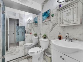 940 N 73rd Way, Hollywood FL 33024