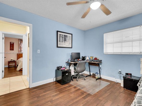 940 N 73rd Way, Hollywood FL 33024