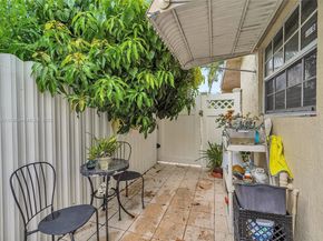 940 N 73rd Way, Hollywood FL 33024