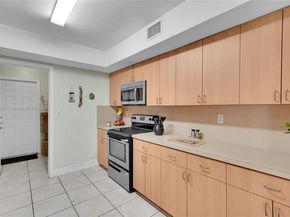 940 N 73rd Way, Hollywood FL 33024