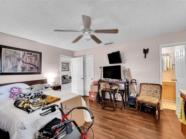 940 N 73rd Way, Hollywood FL 33024