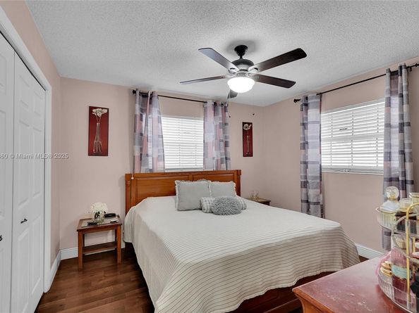 940 N 73rd Way, Hollywood FL 33024