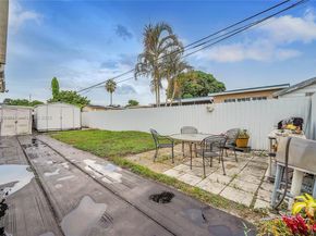 940 N 73rd Way, Hollywood FL 33024