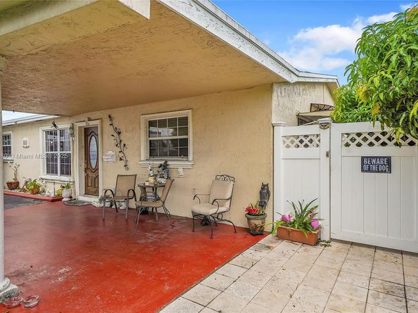 940 N 73rd Way, Hollywood FL 33024