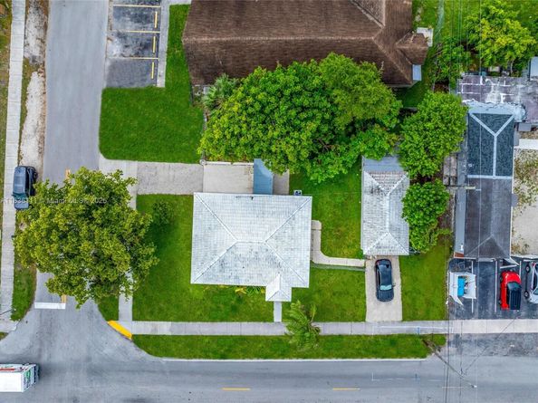 6044 Funston St, Hollywood FL 33023