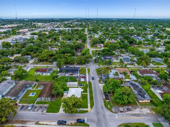 6044 Funston St, Hollywood FL 33023