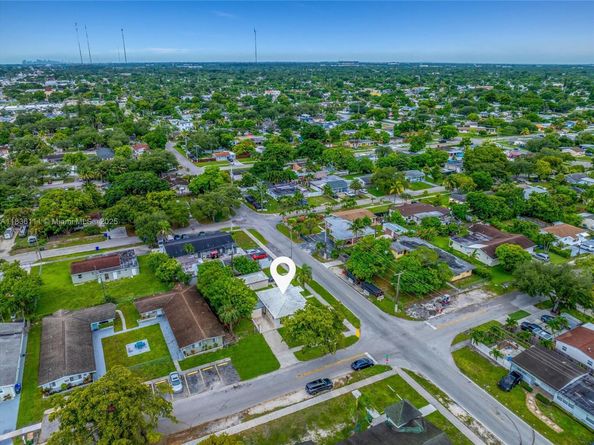 6044 Funston St, Hollywood FL 33023
