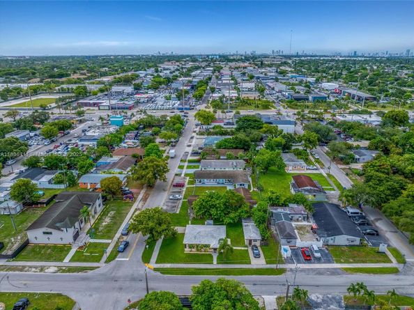 6044 Funston St, Hollywood FL 33023