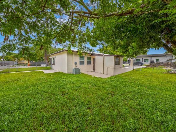 6044 Funston St, Hollywood FL 33023