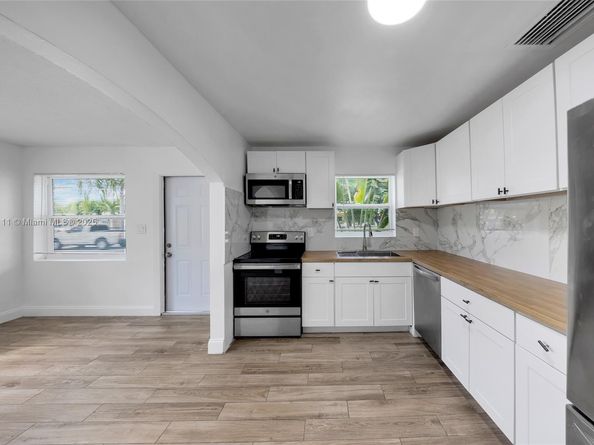 6044 Funston St, Hollywood FL 33023