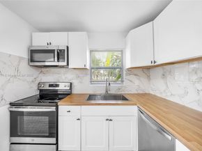 6044 Funston St, Hollywood FL 33023