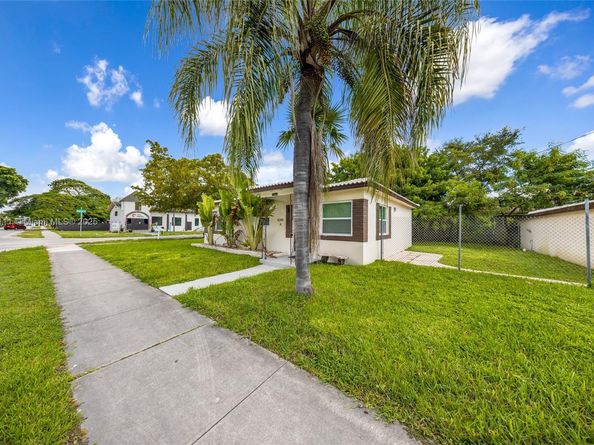 6044 Funston St, Hollywood FL 33023