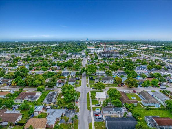 6044 Funston St, Hollywood FL 33023