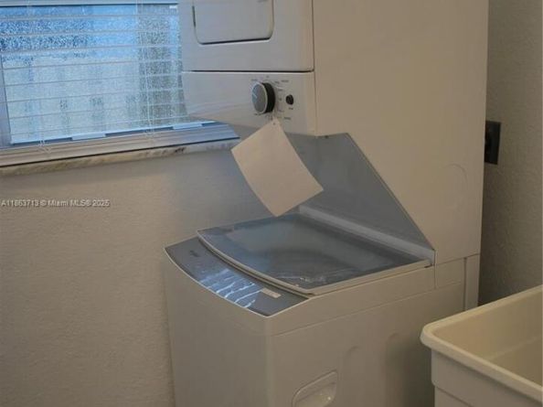 3621 NE 1st Ter, Oakland Park FL 33334