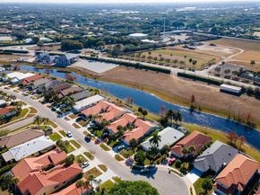 2668 Country Golf Dr, Wellington FL 33414