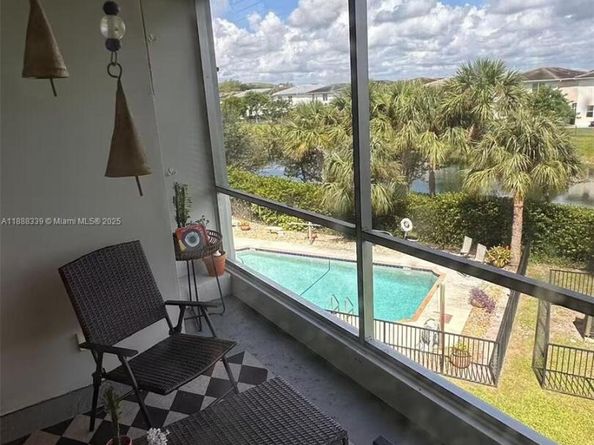 1021 Crystal Lake Dr 311, Deerfield Beach FL 33064