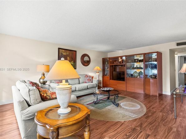 105 Wellington L 0, West Palm Beach FL 33417