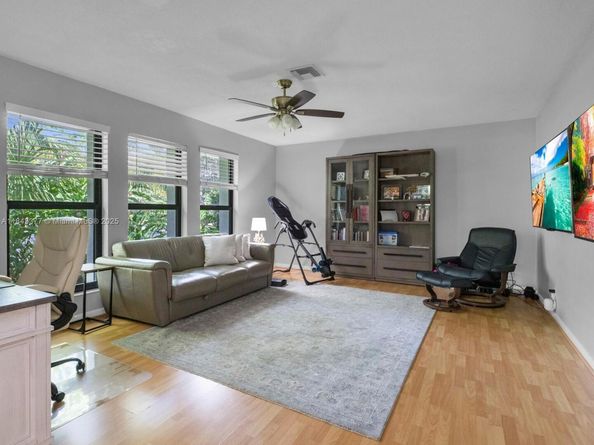 1030 SW 91st Ave, Plantation FL 33324