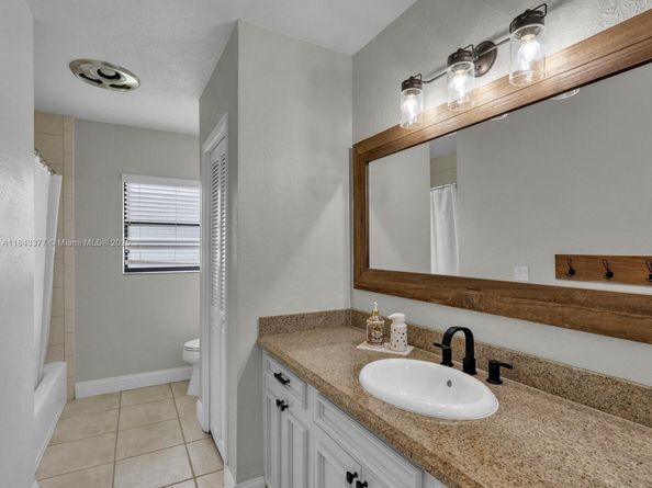 1030 SW 91st Ave, Plantation FL 33324