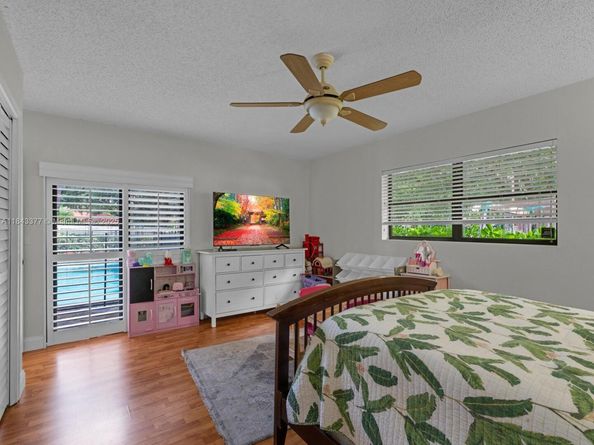 1030 SW 91st Ave, Plantation FL 33324