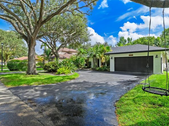1030 SW 91st Ave, Plantation FL 33324