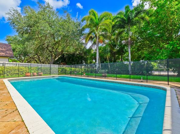 1030 SW 91st Ave, Plantation FL 33324