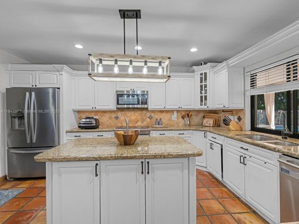 1030 SW 91st Ave, Plantation FL 33324