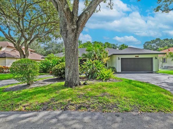 1030 SW 91st Ave, Plantation FL 33324