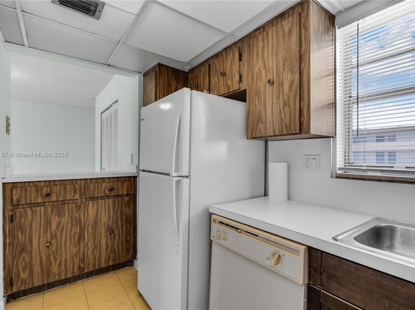 8895 Fontainebleau Blvd 301, Miami FL 33172