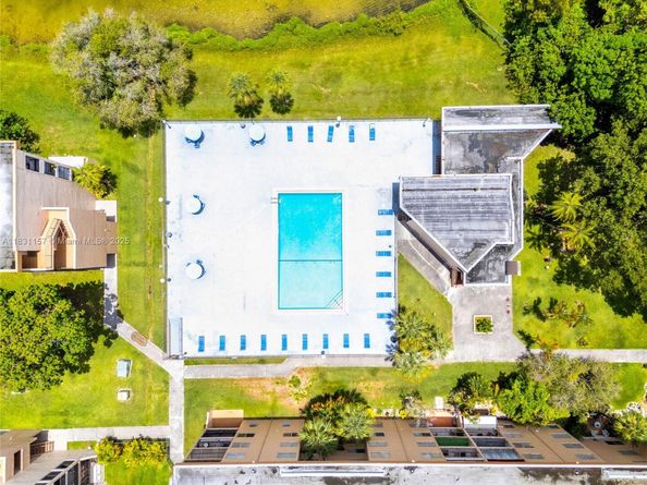 8895 Fontainebleau Blvd 301, Miami FL 33172
