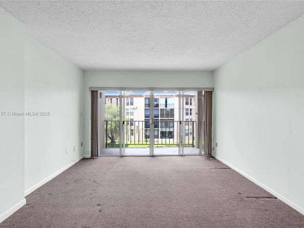 8895 Fontainebleau Blvd 301, Miami FL 33172