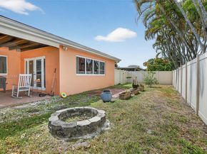 11501 NW 15th St, Pembroke Pines FL 33026