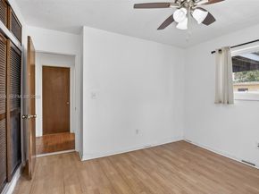 11501 NW 15th St, Pembroke Pines FL 33026