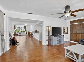 11501 NW 15th St, Pembroke Pines FL 33026