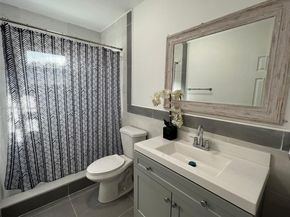 1472 NE 150th St, Miami FL 33161