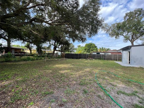 1472 NE 150th St, Miami FL 33161