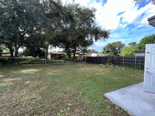 1472 NE 150th St, Miami FL 33161