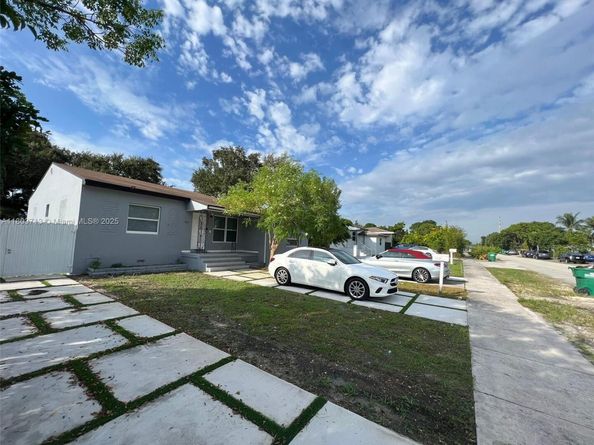 1472 NE 150th St, Miami FL 33161