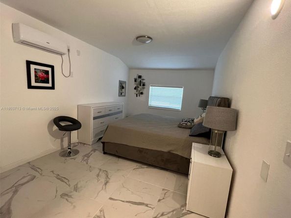 1472 NE 150th St, Miami FL 33161