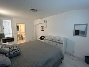 1472 NE 150th St, Miami FL 33161