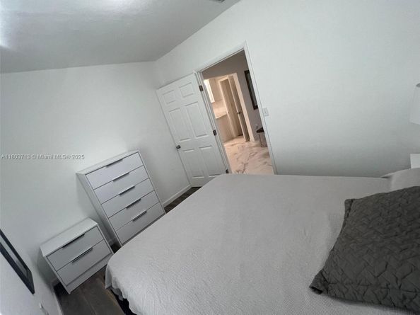 1472 NE 150th St, Miami FL 33161