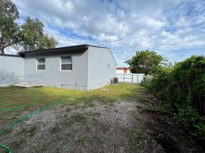1472 NE 150th St, Miami FL 33161