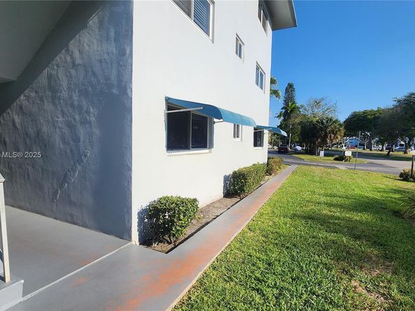 981 Hillcrest Ct 114, Hollywood FL 33021